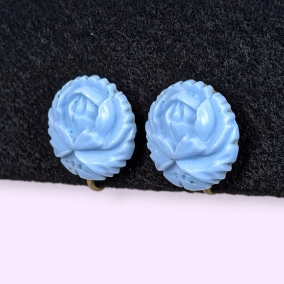 V. Blue Molded Lucite Floral Earrings - Picture 3 of 6